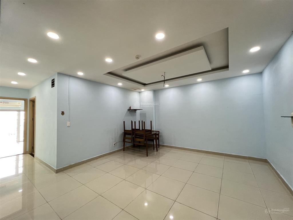 Căn hộ oriental plaza 80m2, 2pn, sổ hồng sẵn, nhà trống giao ngay. giá 4ty470 thương lượng