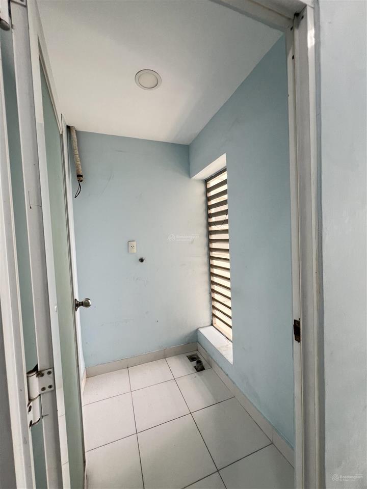 Căn hộ oriental plaza 80m2, 2pn, sổ hồng sẵn, nhà trống giao ngay. giá 4ty470 thương lượng