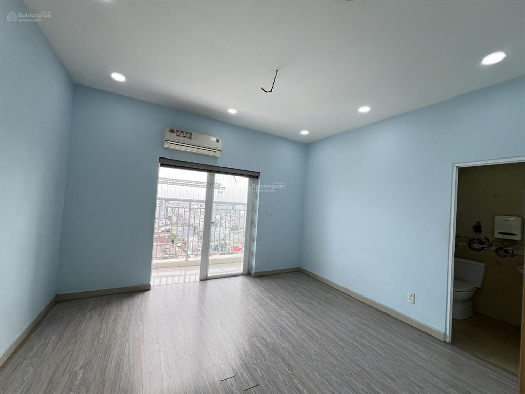 Căn hộ oriental plaza 80m2, 2pn, sổ hồng sẵn, nhà trống giao ngay. giá 4ty470 thương lượng