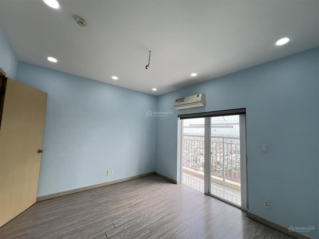 Căn hộ oriental plaza 80m2, 2pn, sổ hồng sẵn, nhà trống giao ngay. giá 4ty470 thương lượng