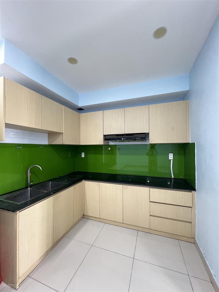 Căn hộ oriental plaza 80m2, 2pn, sổ hồng sẵn, nhà trống giao ngay. giá 4ty470 thương lượng