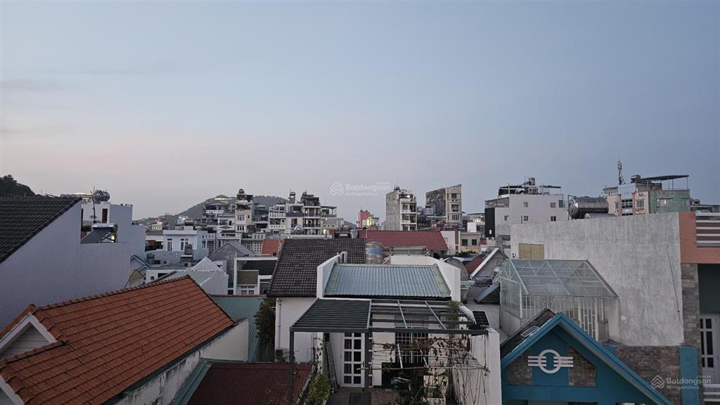 Bán nhà đẹp hẻm phan chu trinh, có thang máy, đầy đủ nội thất, gần biển giá tốt, có hợp đồng thuê.