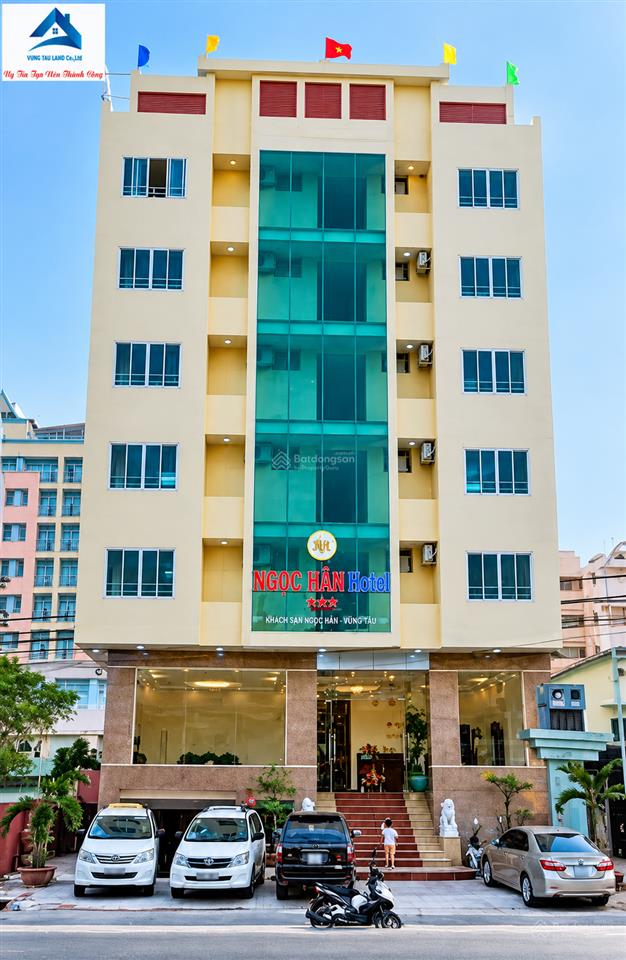 Bán khách sạn vũng tàu. vị trí cực đẹp, cách biển bãi sau 100m, đang kinh doanh tốt, 72 phòng.