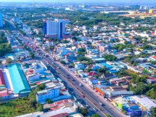 Bán đất tt phú mỹ vuông vức, hướng đông nam, dt 1.000m2 2 mặt tiền đường lớn nguyễn huệ sổ riêng