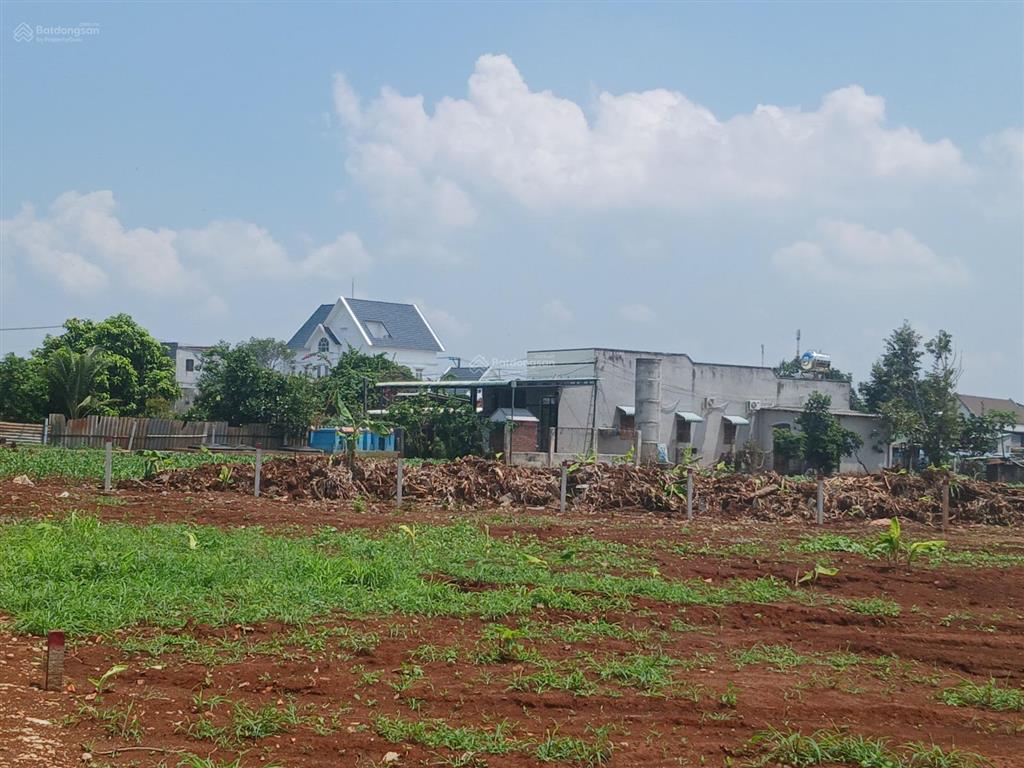 Cần bán lô đất trung tâm thị trấn đất đỏ 5x35 (80tc)