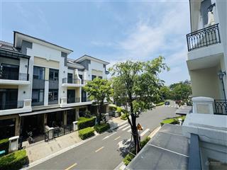 Chính chủ gửi bán gấp căn nhà phố verosa park, dt 5x20m  1 trệt 3 lầu  sổ hồng công chứng ngay