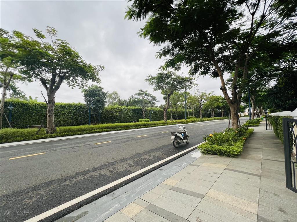 Bán biệt thự song lập verosa park, 1 căn hiếm có 230m2, 35 tỷ, thương lượng nhanh