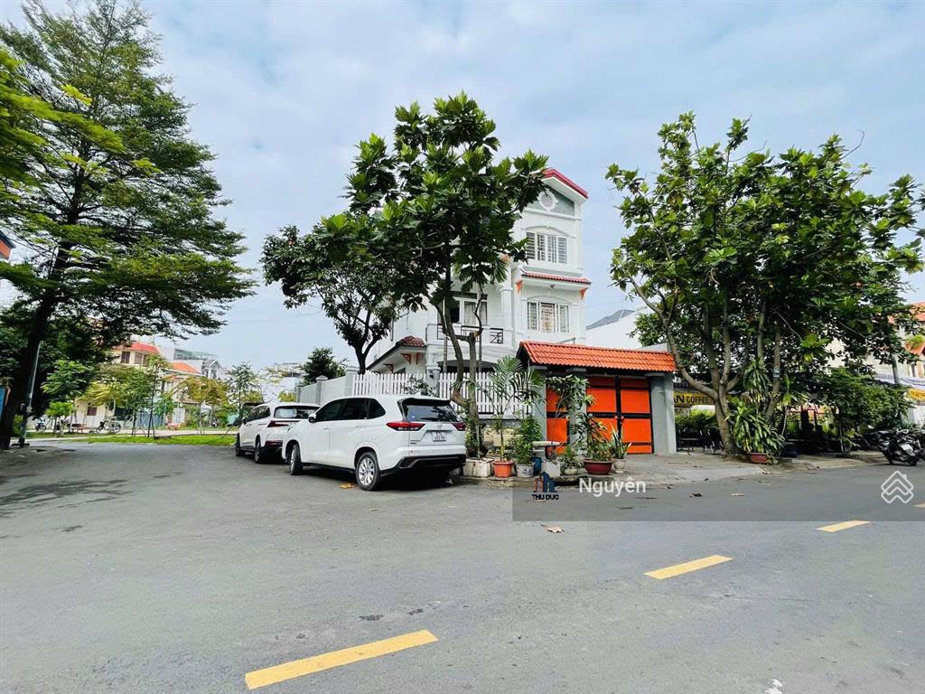 Sống sang giữa lòng quận 2  biệt thự 3 mặt thoáng sát công viên  cạnh the global city