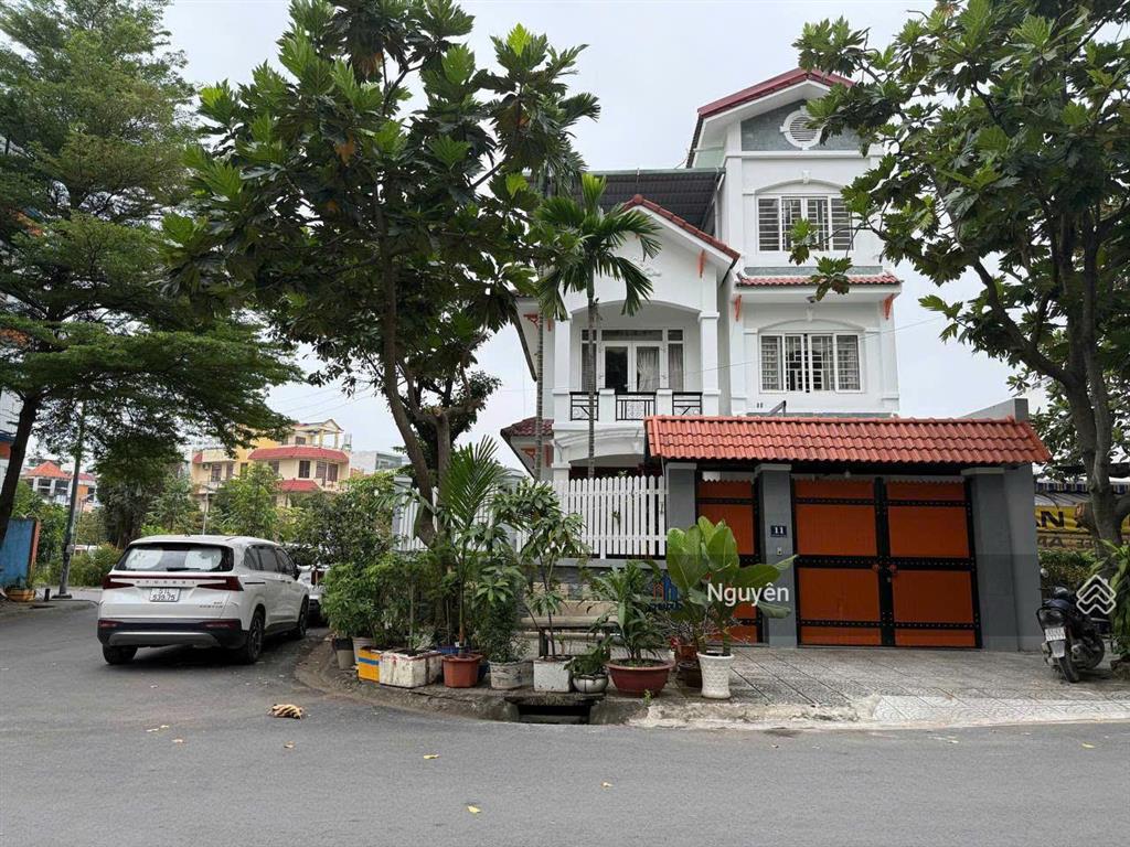 Sống sang giữa lòng quận 2  biệt thự 3 mặt thoáng sát công viên  cạnh the global city