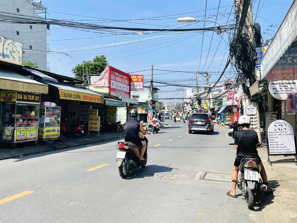 Mặt tiền đường tây hoà (pla cũ)  gần ngã tư rmk