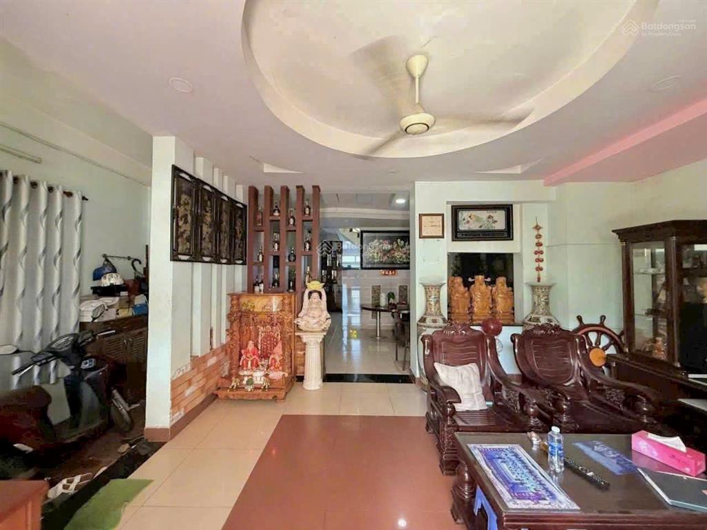 Mặt tiền ngang 7m đẹp. nhà 2 tầng đường tây hoà cách đỗ xuân hợp vài bước chân