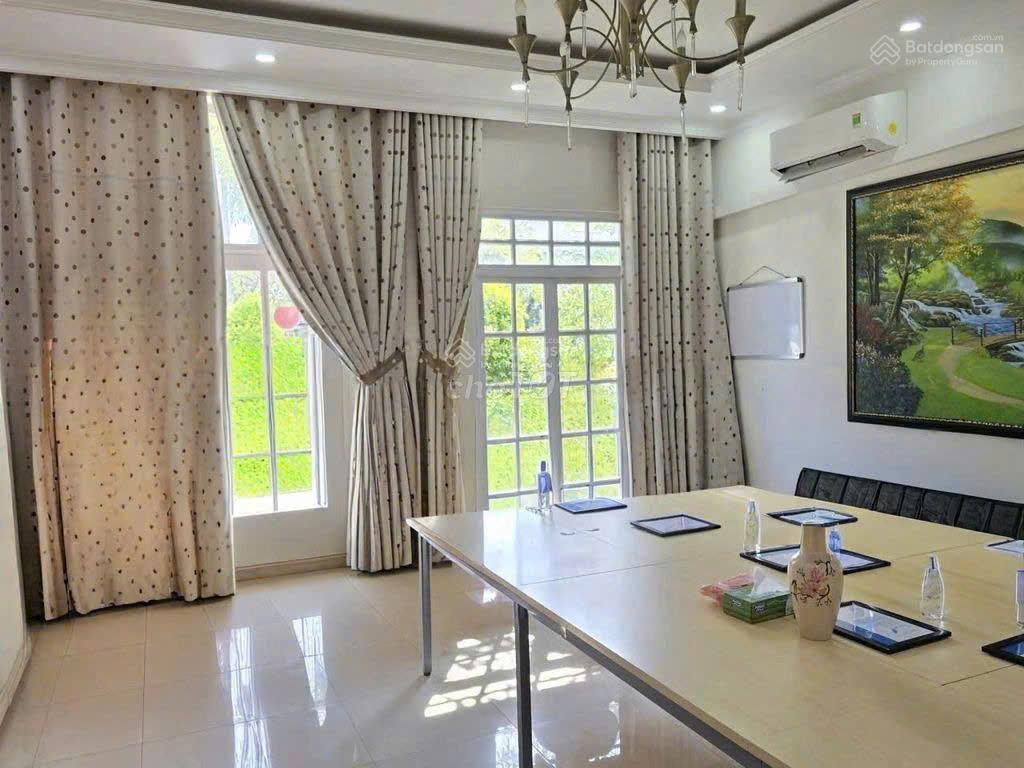 15 tỷ thương lượng. nhà 3 tầng mặt tiền đỗ xuân hợp  kdc hiện đại  an ninh