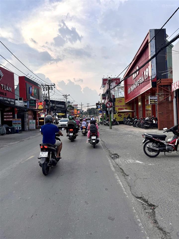 Nhà 5 tầng kiên cố mặt tiền tây hoà  phước long