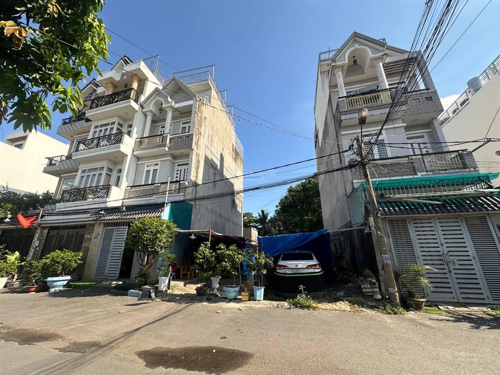 6.8 tỷ có ngay lô đất ngang 4.2m xây cao tầng làm văn phòng kết hợp nhà ở tại ql 13 cực hiếm