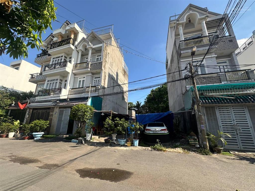 6.8 tỷ có ngay lô đất ngang 4.2m xây cao tầng làm văn phòng kết hợp nhà ở tại ql 13 cực hiếm