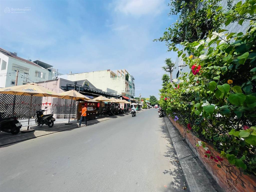Đầu tư thông minh hãy chọn vị trí vàng tại giga mall cách 5bước chân xây cao 5tầng giá chỉ 10.899tỷ