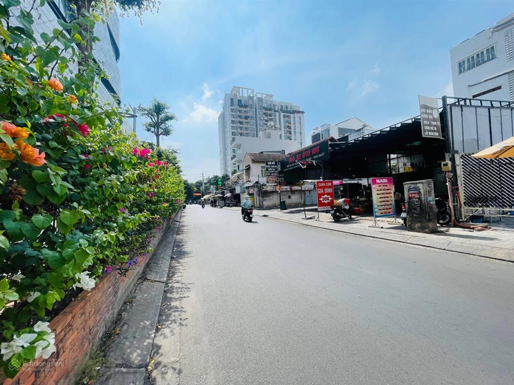 Đầu tư thông minh hãy chọn vị trí vàng tại giga mall cách 5bước chân xây cao 5tầng giá chỉ 10.899tỷ