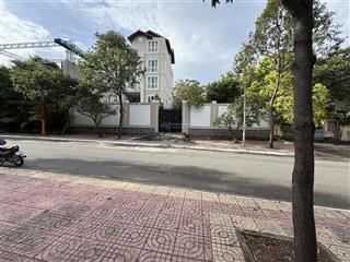 Cần bán biệt thự vườn trung tâm thành phố diện tích 608m2 đường rộng