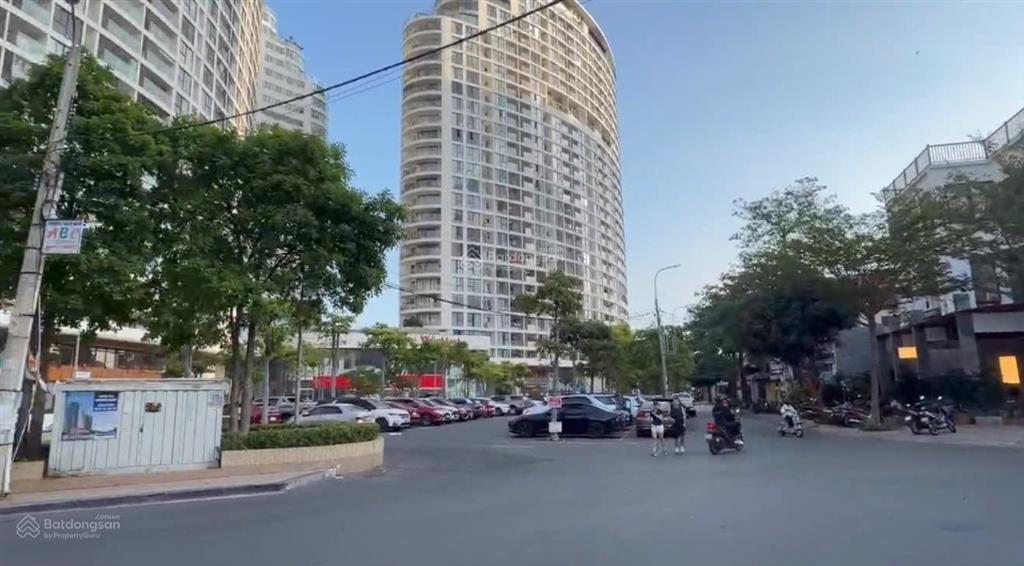 Cần bán căn biệt thự góc 2 mặt tiền khu đô thị chí linh vị trí đẹp