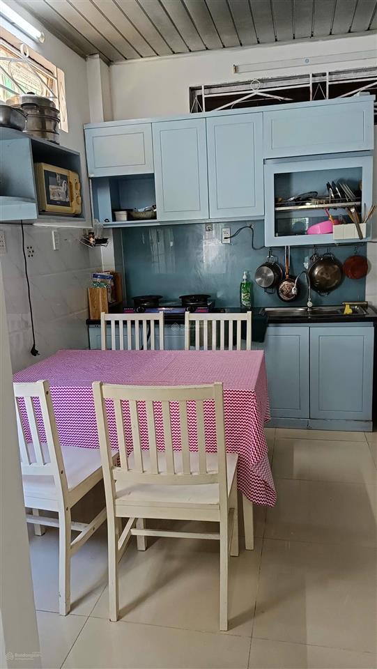 Cho thuê nhà phố hẻm 215 ba cu, có sân rộng