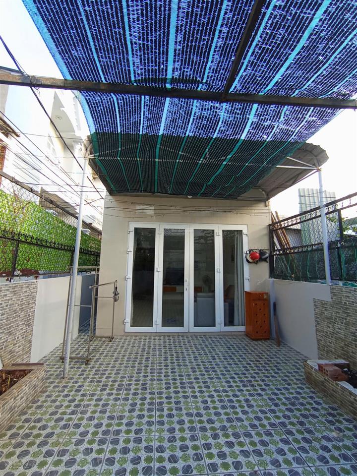 Cho thuê nhà phố hẻm 215 ba cu, có sân rộng