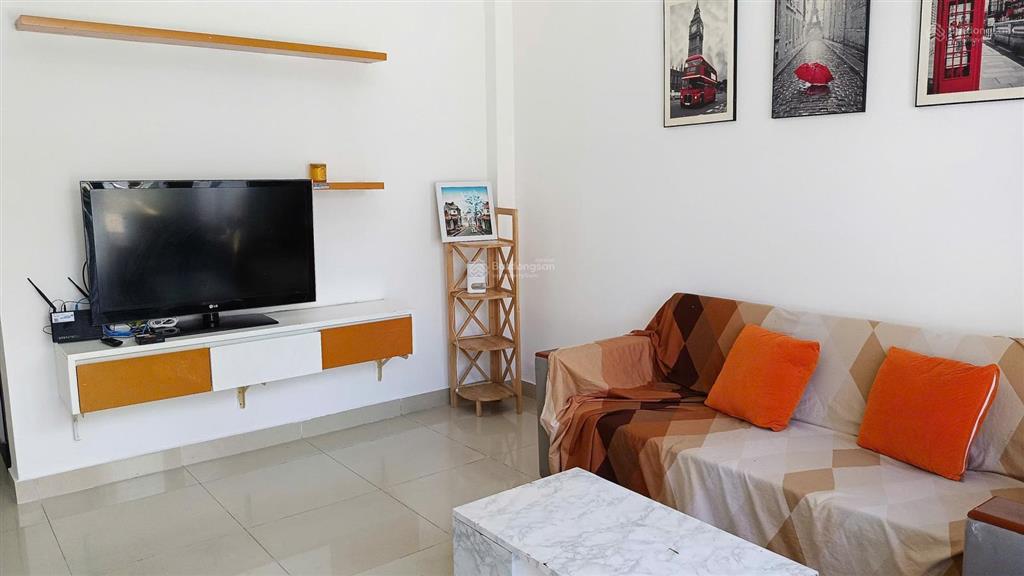 Cho thuê nhà phố hẻm 215 ba cu, có sân rộng