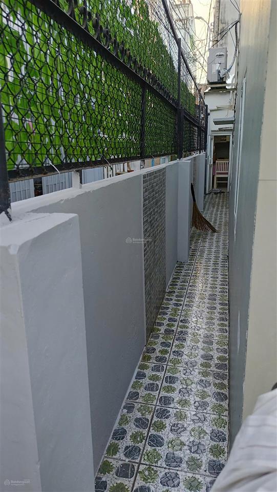 Cho thuê nhà phố hẻm 215 ba cu, có sân rộng