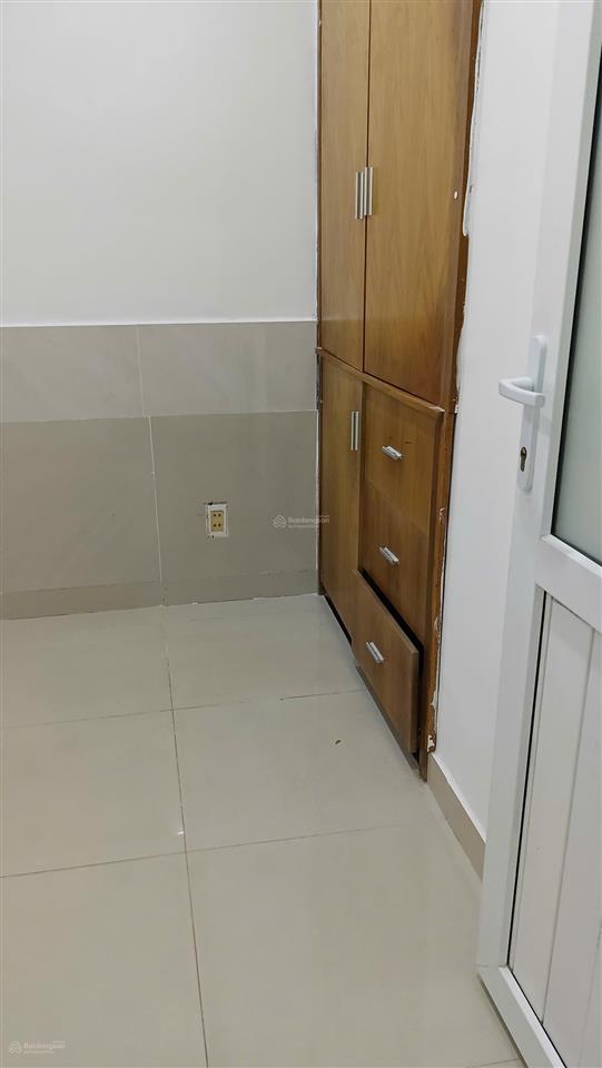 Cho thuê nhà phố hẻm 215 ba cu, có sân rộng