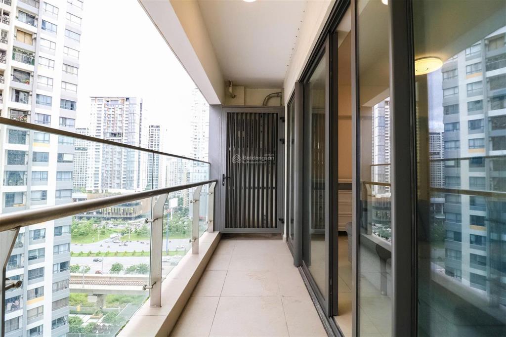 Cty kashome  chuyên bán gateway thảo điền  ban công 4 cánh rất đẹp