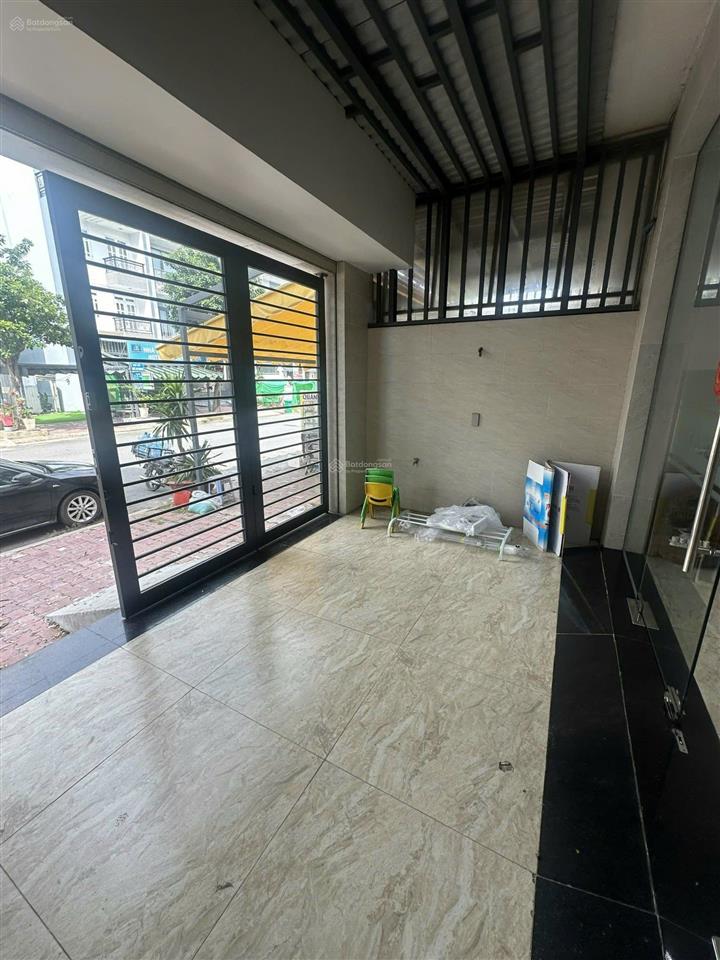 Cho thuê nhà phố nguyên căn kdc 13 intresco, phong phú, bình chánh