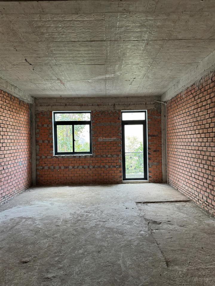 Bán căn nhà phố xây thô hoàn thiện mặt tiên kdc 13e intresco giá rẻ