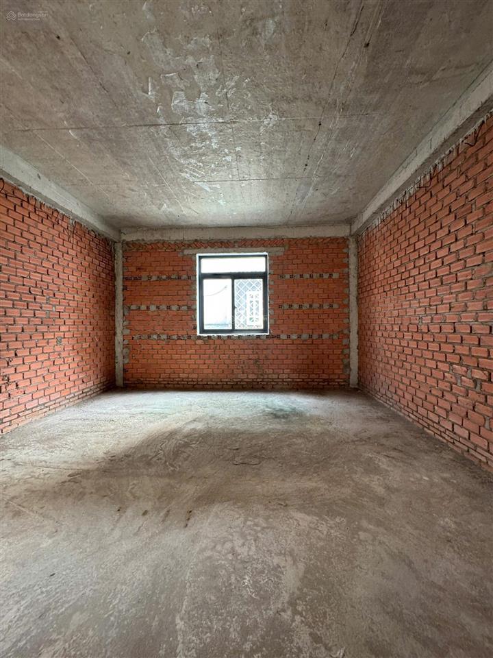 Bán căn nhà phố xây thô hoàn thiện mặt tiên kdc 13e intresco giá rẻ