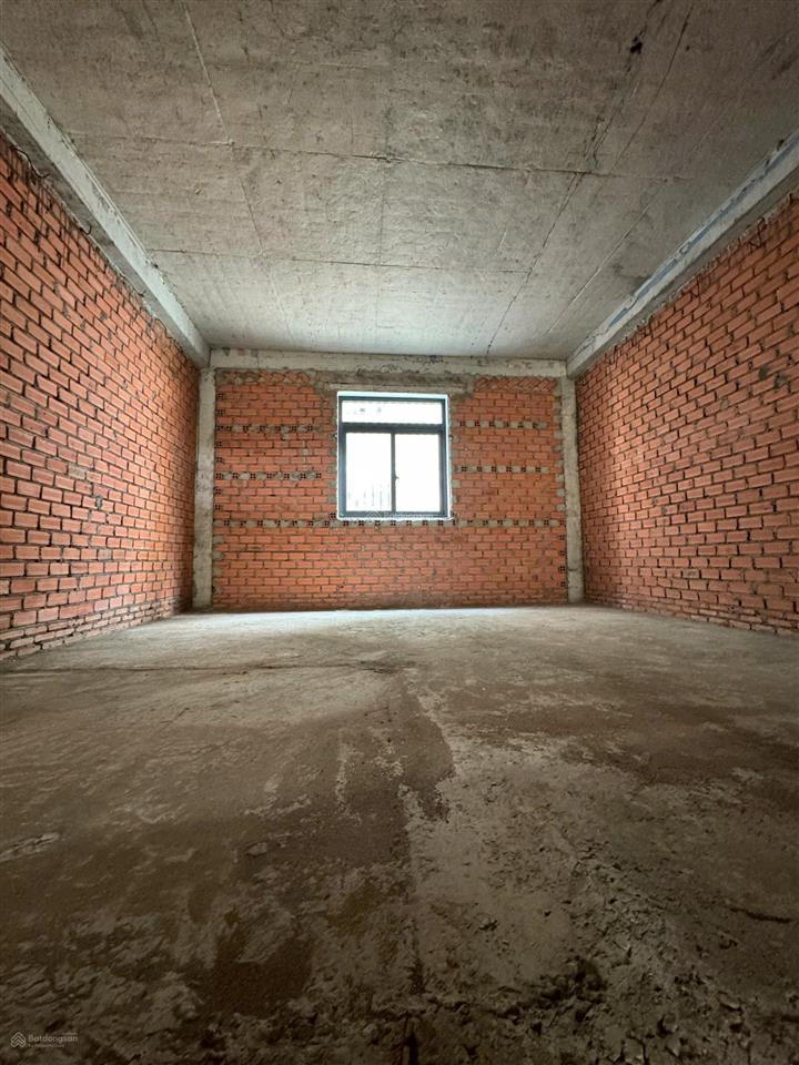 Bán căn nhà phố xây thô hoàn thiện mặt tiên kdc 13e intresco giá rẻ