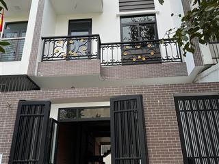 Bán căn nhà phố xây thô hoàn thiện mặt tiền kdc 13e intresco giá rẻ