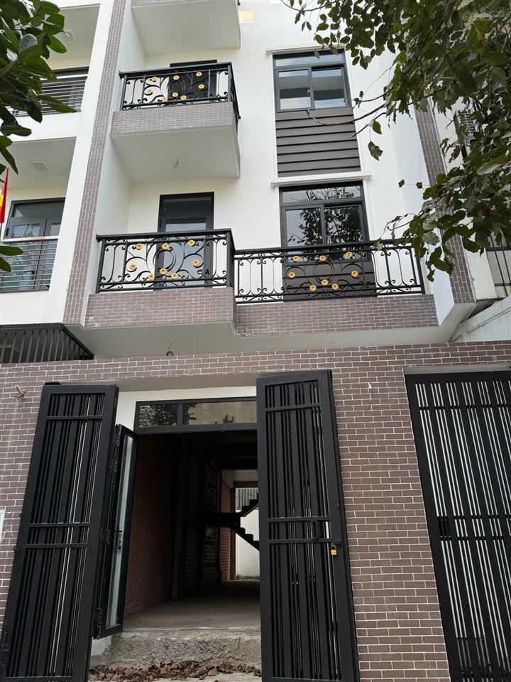 Bán căn nhà phố xây thô hoàn thiện mặt tiên kdc 13e intresco giá rẻ