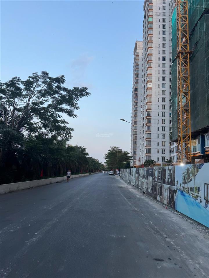 Bán gấp đất nền kdc 13e intresco đối diện công viên xã bình hưng,