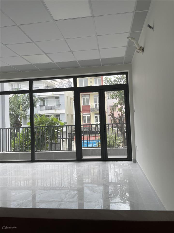 Bán gấp căn nhà phố đường số 7 kdc 13e intresco trục chính tiện kinh doanh vào ở giá tốt