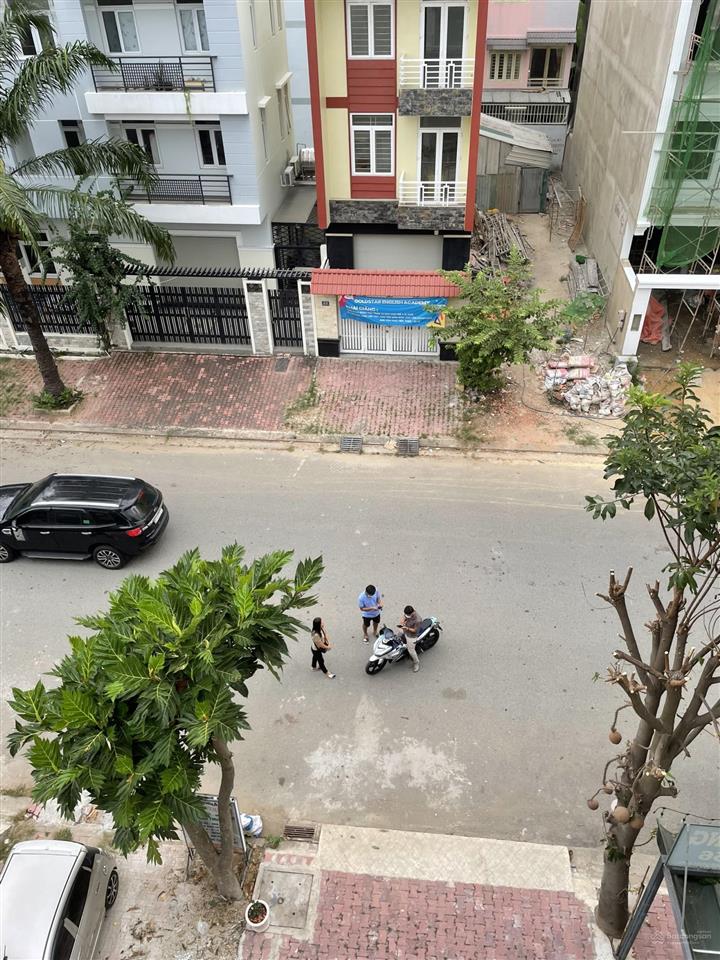 Chính chủ cần bán gấp căn nhà phố đường số 7 kdc 13e intresco xã bình hưng tp.hcm