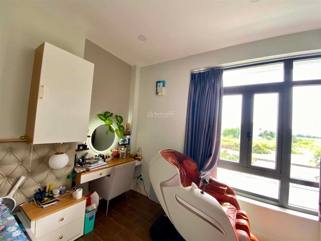 Kẹt tiền ngân hàng bán gấp căn nhà phố đường 60m kdc 13e xã bình hưng tp.hcm
