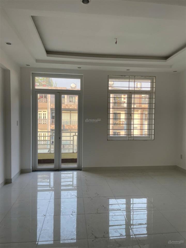 Chính chủ cần cho thuê nhà phố nguyên căn trục đường chính kdc 13e intresco giá tốt.
