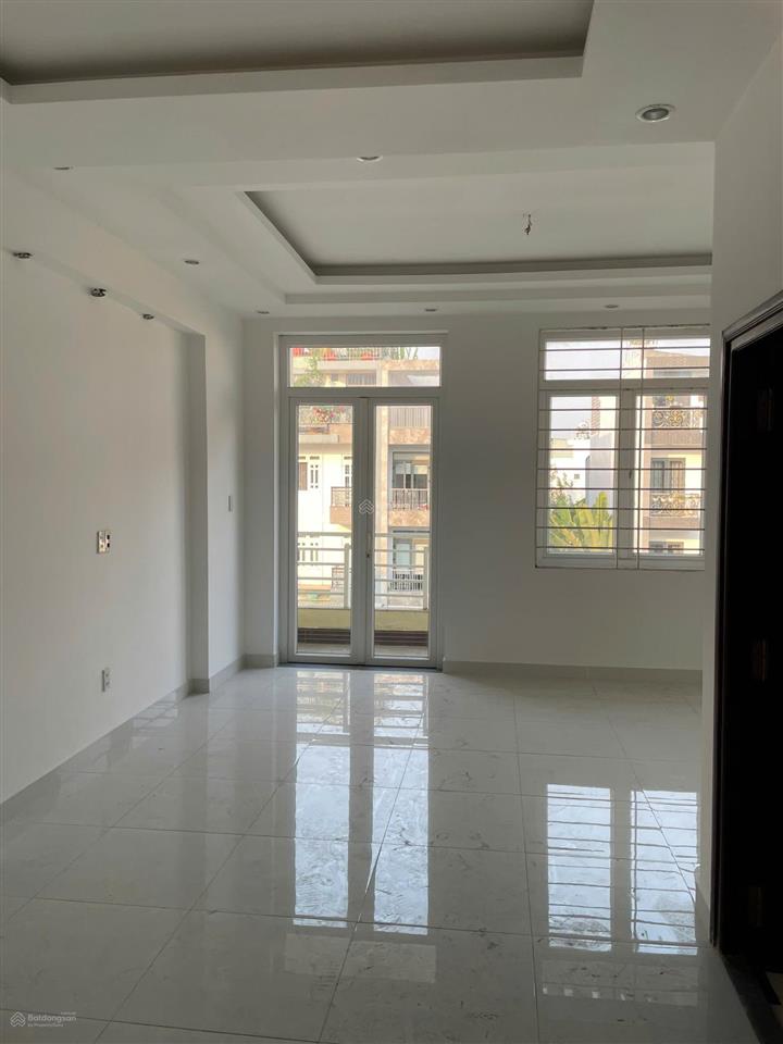 Chính chủ cần cho thuê nhà phố nguyên căn trục đường chính kdc 13e intresco giá tốt.