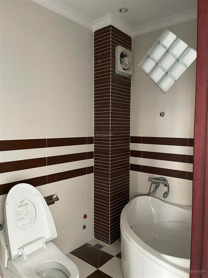 Chính chủ cần cho thuê nhà phố nguyên căn trục đường chính kdc 13e intresco giá tốt.