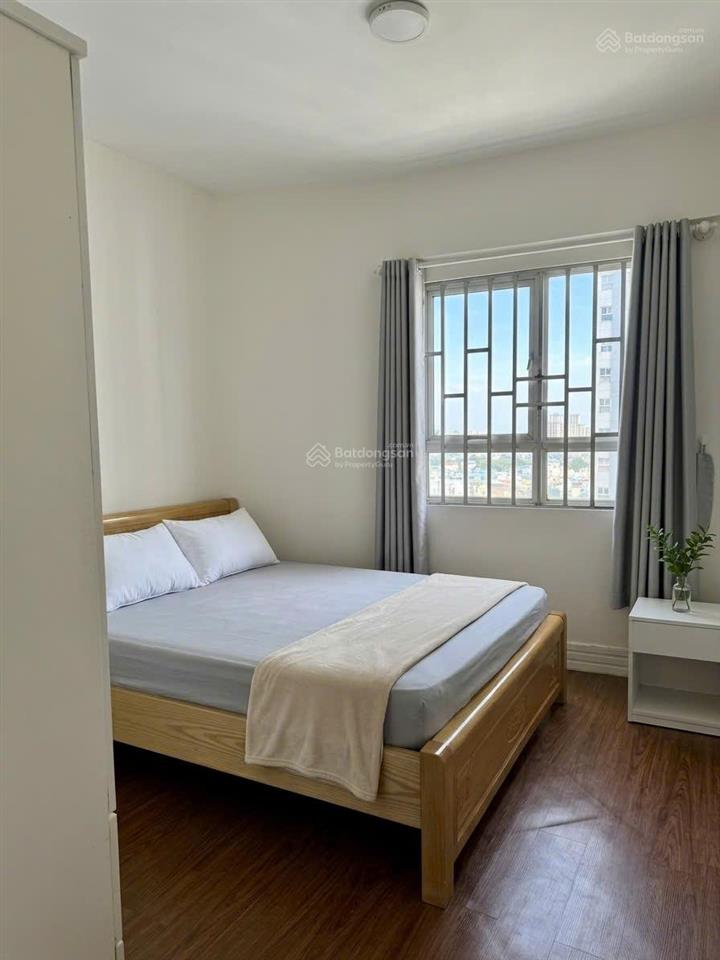 Chính chủ cần bán gấp căn hộ góc hai view chung cư conic garden tầng cao giá rẻ, sổ hồng.
