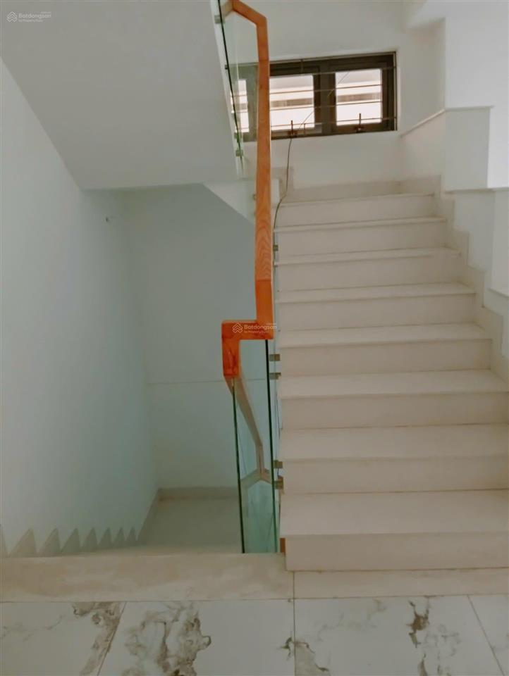 Cần bán gấp căn nhà phố góc có hầm tại dự án kdc 13e intresco giá rẻ