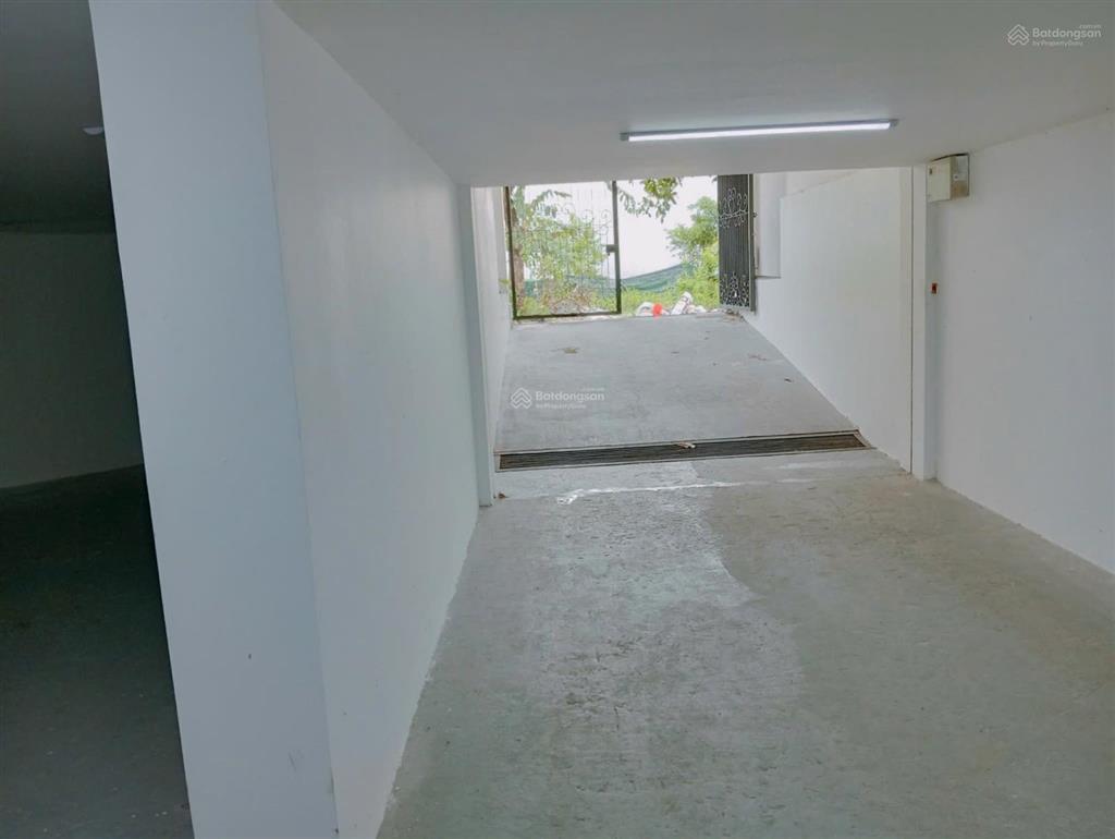 Bán căn nhà phố góc hai mặt tiền đối diện trường học kdc 13e có tầng hầm giá rẻ
