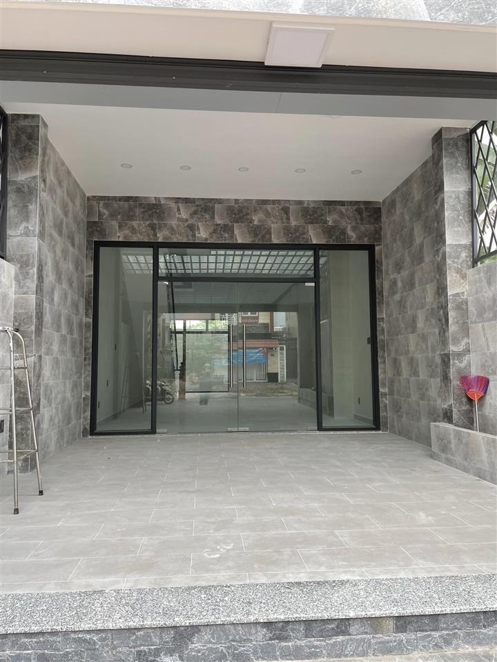 Bán căn nhà nằm trên trục chính, đường số 7 kdc 13e intresco cạnh trường đại học.