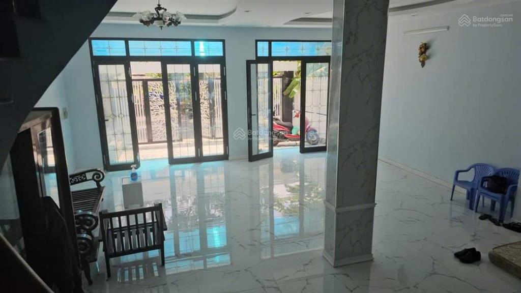 Chính chủ cần bán gấp căn nhà phố trục chính đường số 7 kdc 13b conic đối diện trường đh văn hiến