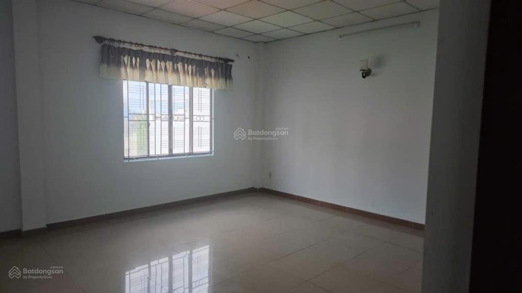 Chính chủ cần bán gấp căn nhà phố trục chính đường số 7 kdc 13b conic đối diện trường đh văn hiến