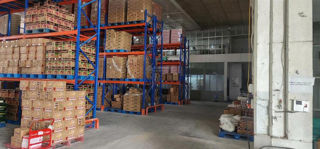 Cho thuê 1300m2 kho ngay xn q9,hcm