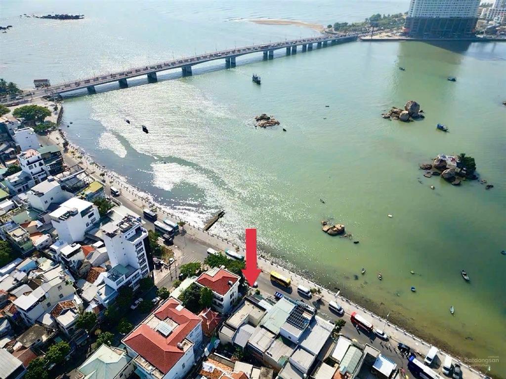 Bán nhà và đất view trực diện biển, nhìn về cầu trần phú.